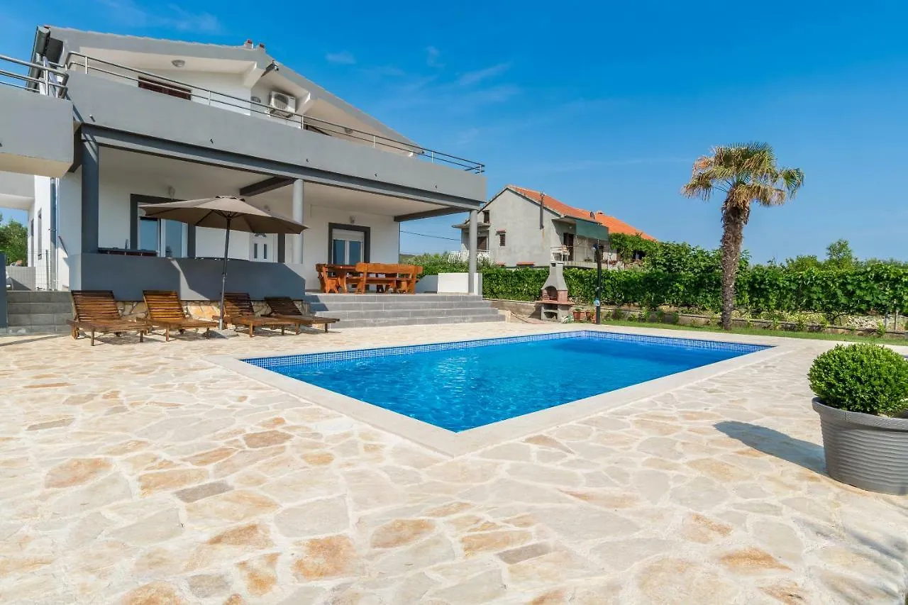 Villa Branka Debeljak