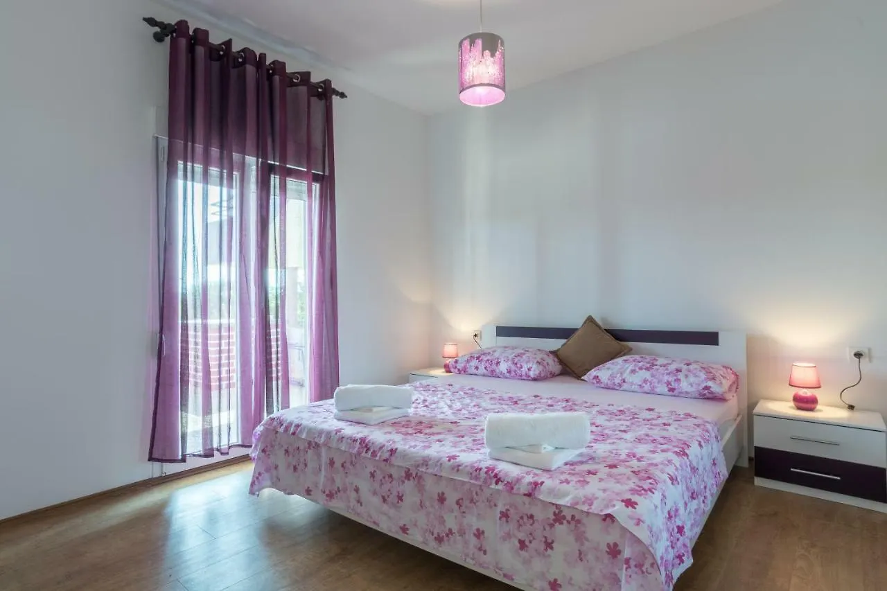 Villa Branka Debeljak